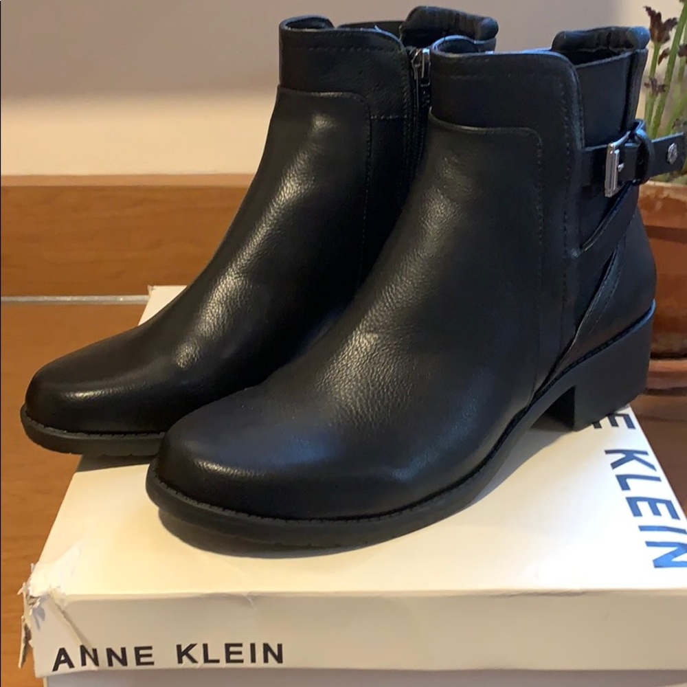 New In Box! Anne Klein Lucille Ankle Boots